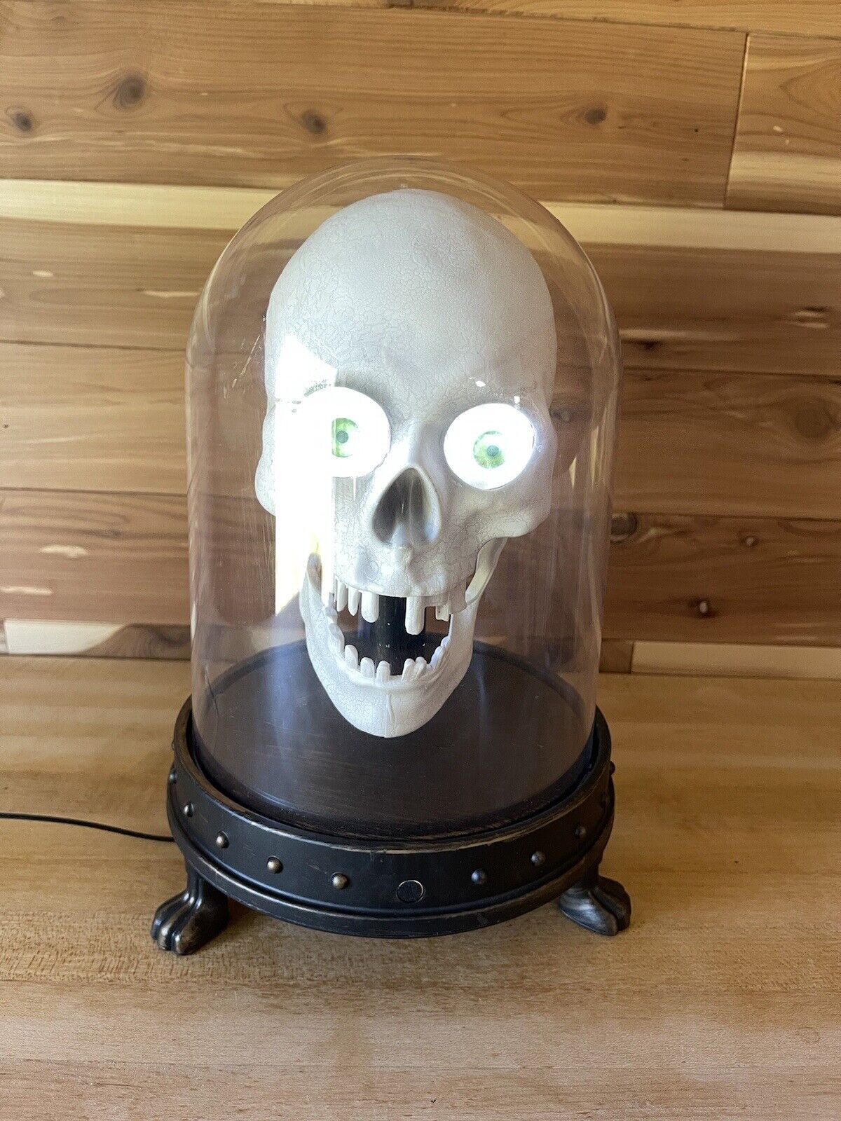 Gemmy Talk Back Skully Sound Repeating Skull Table Top Animatronic Jaw and Eyes