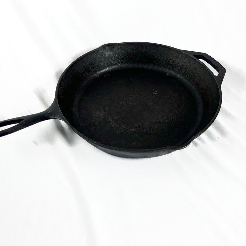 VTG Lodge # 10SK 12” Cast Iron Skillet Pan Large Size w/ 2 spout USA Made Rustic