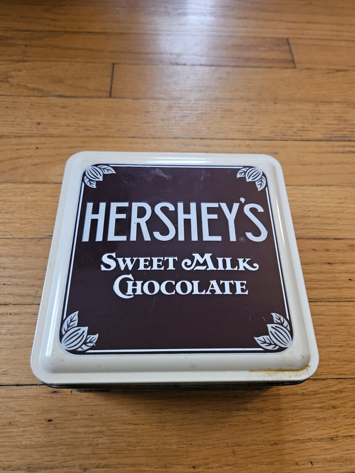 Hershey\'s Sweet Milk Chocolate 1912-Vintage Edition #1 collectible  Holiday Tin