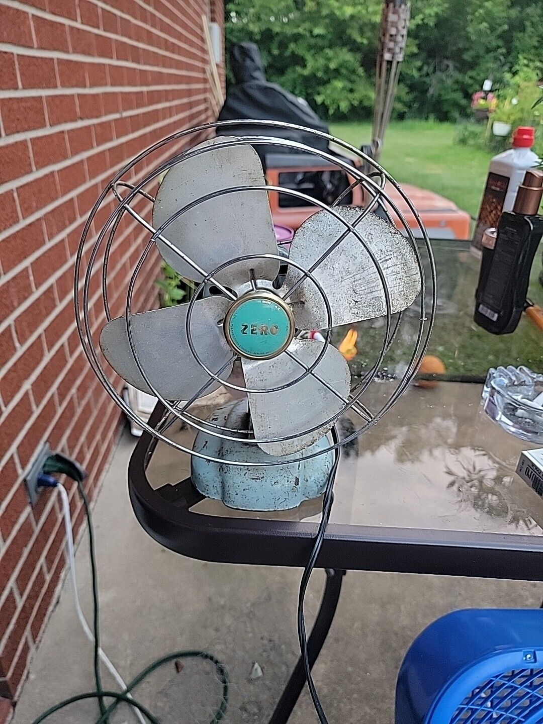 Vintage Zero 10 In. Oscillating Fan Model No.08499