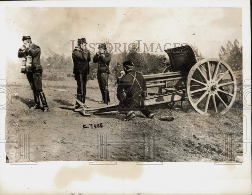 1914 Press Photo Belgian artillery troops in action against Germans during WWI
