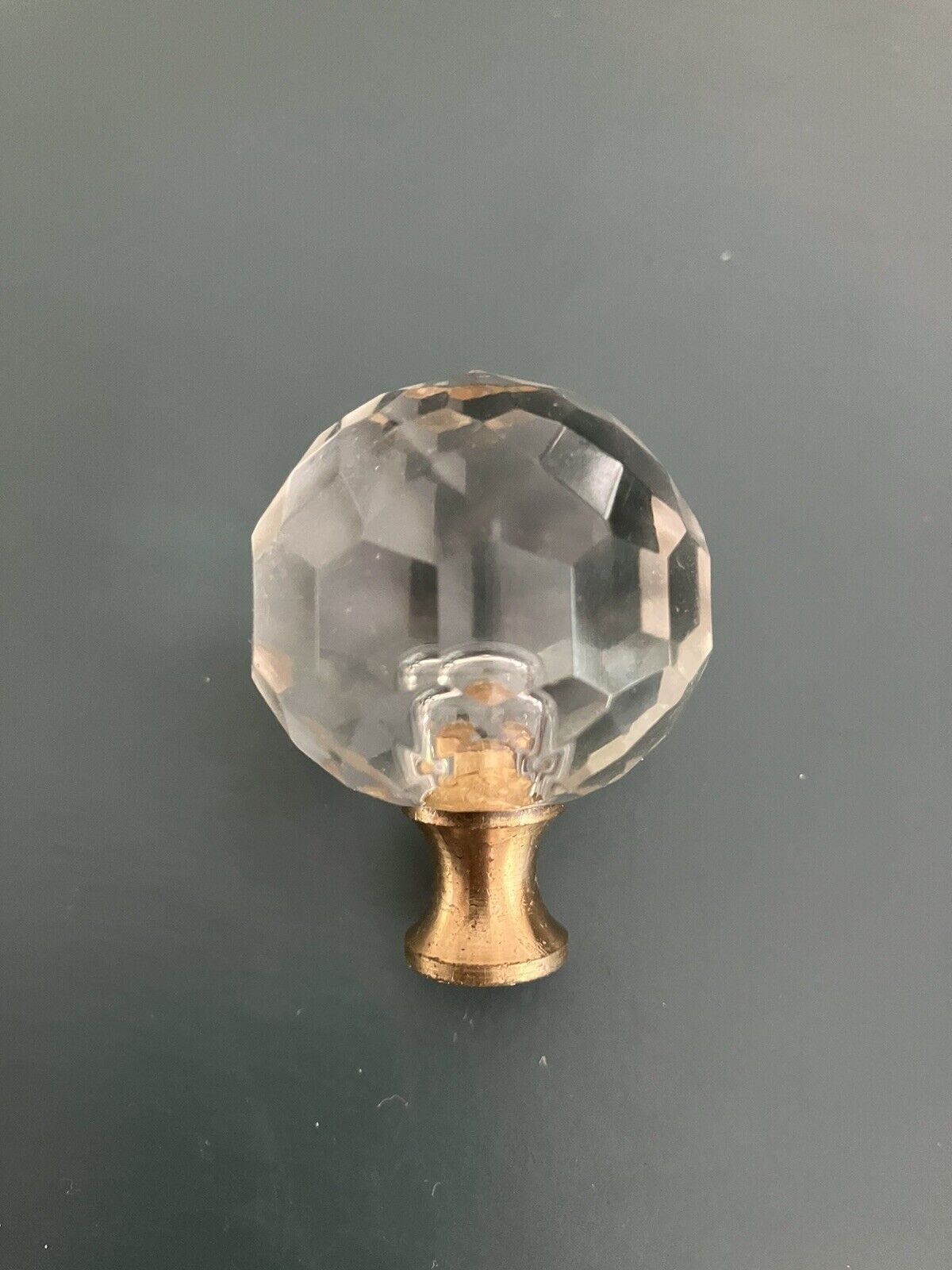 VINTAGE CUT CRYSTAL BALL MULTI- FACETED LAMP FINIAL BRASS BASE