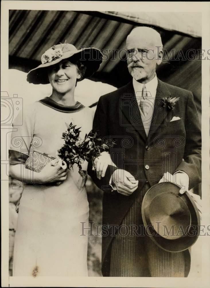 1937 Press Photo Wickham Steed weds Violet Mason, Oxfordshire, England