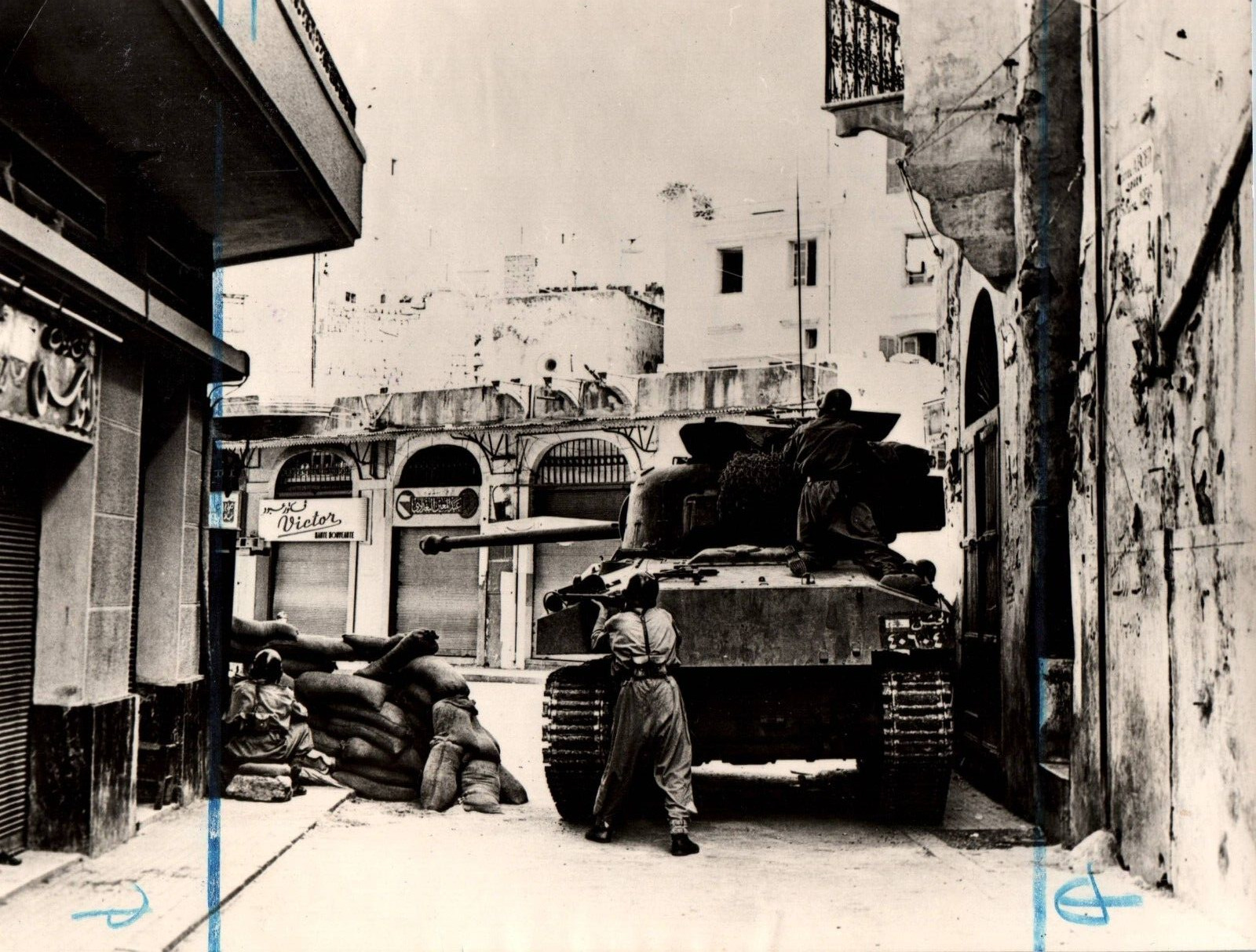 1958 TRIPOLI LEBANESE ARMY MOVING TANK STREET STREET VINTAGE PRESS Photo C48