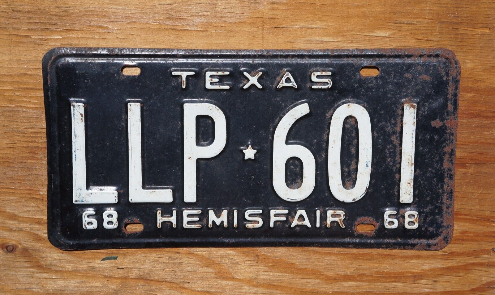 1968 Texas Passenger License Plate # LLP - 601