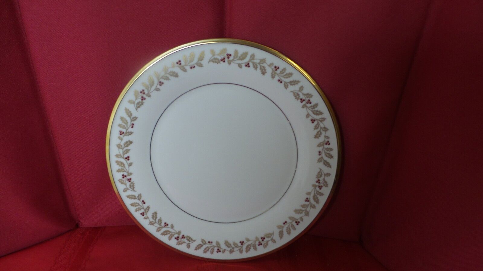 LENOX Rare Eternal Christmas plate 10 3/4 Dimension Collection Made In USA