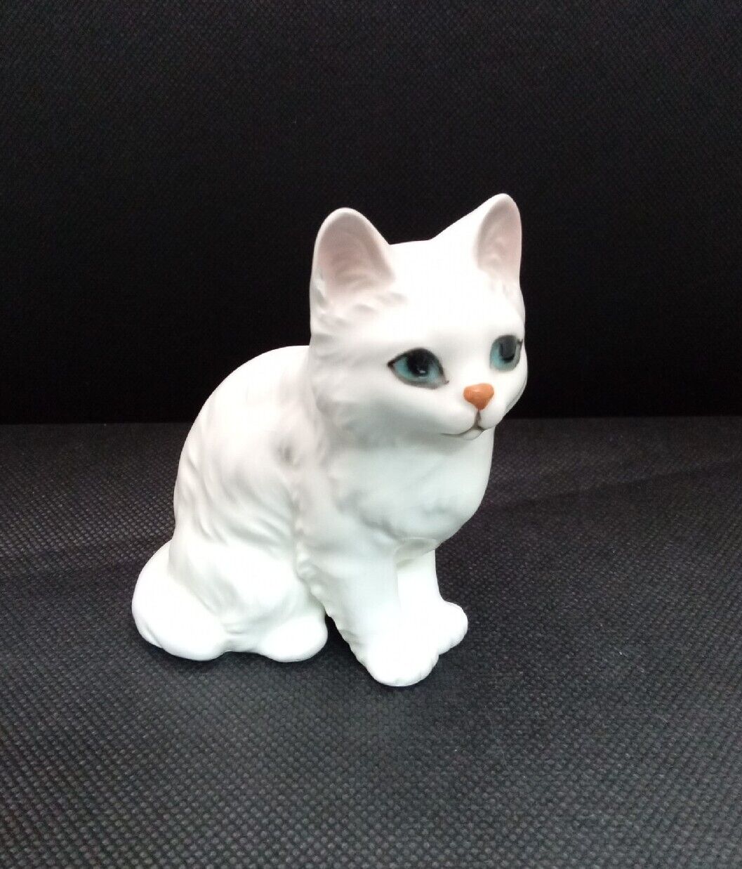 Vintage Enesco White Persian Kitty Cat Enesco Figurine  E6311 Blue Eyes