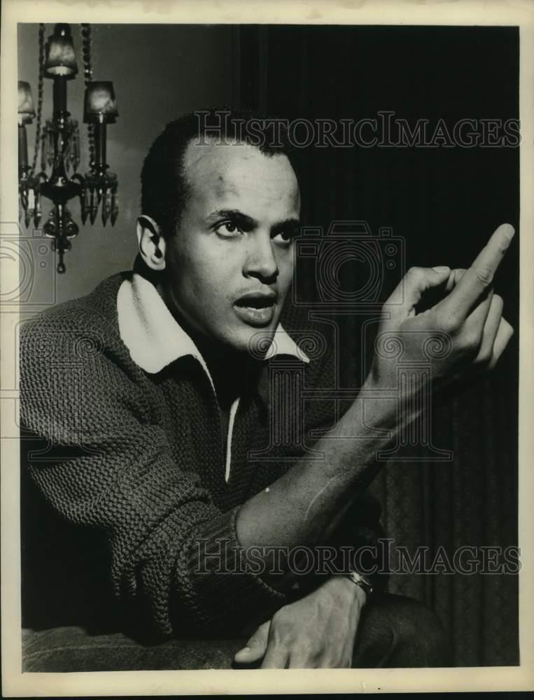 1960 Press Photo Entertainer Harry Belafonte - hcp26179