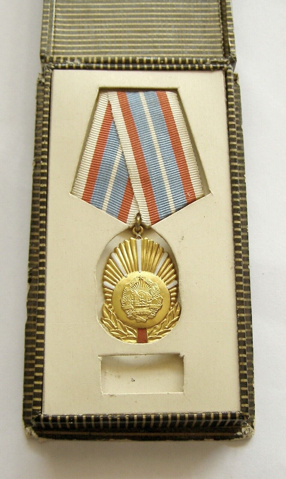 t777 ROMANIA In Service of the Socialist Homeland RPR 1 class medal in box