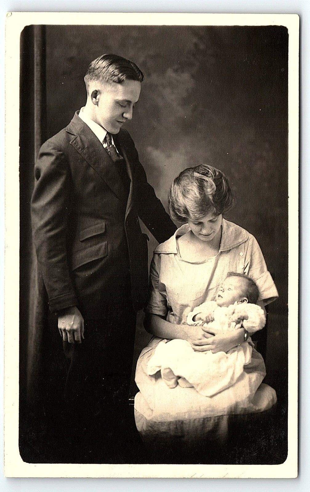 c1910 YOUNG COUPLE WITH CUTE SMILING NEWBORN BABY STUDIO AZO RPPC POSTCARD P4254