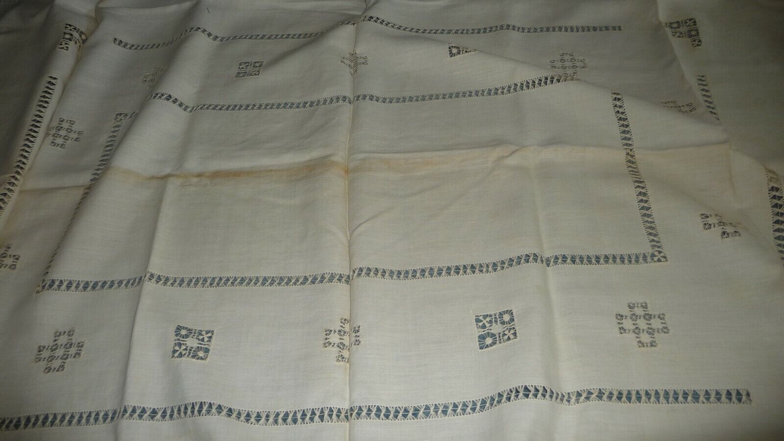 #612 vtg Tablecloth  66\'\' x 86\'\' OPEN CUT PULLED TREAD  AS IS 
