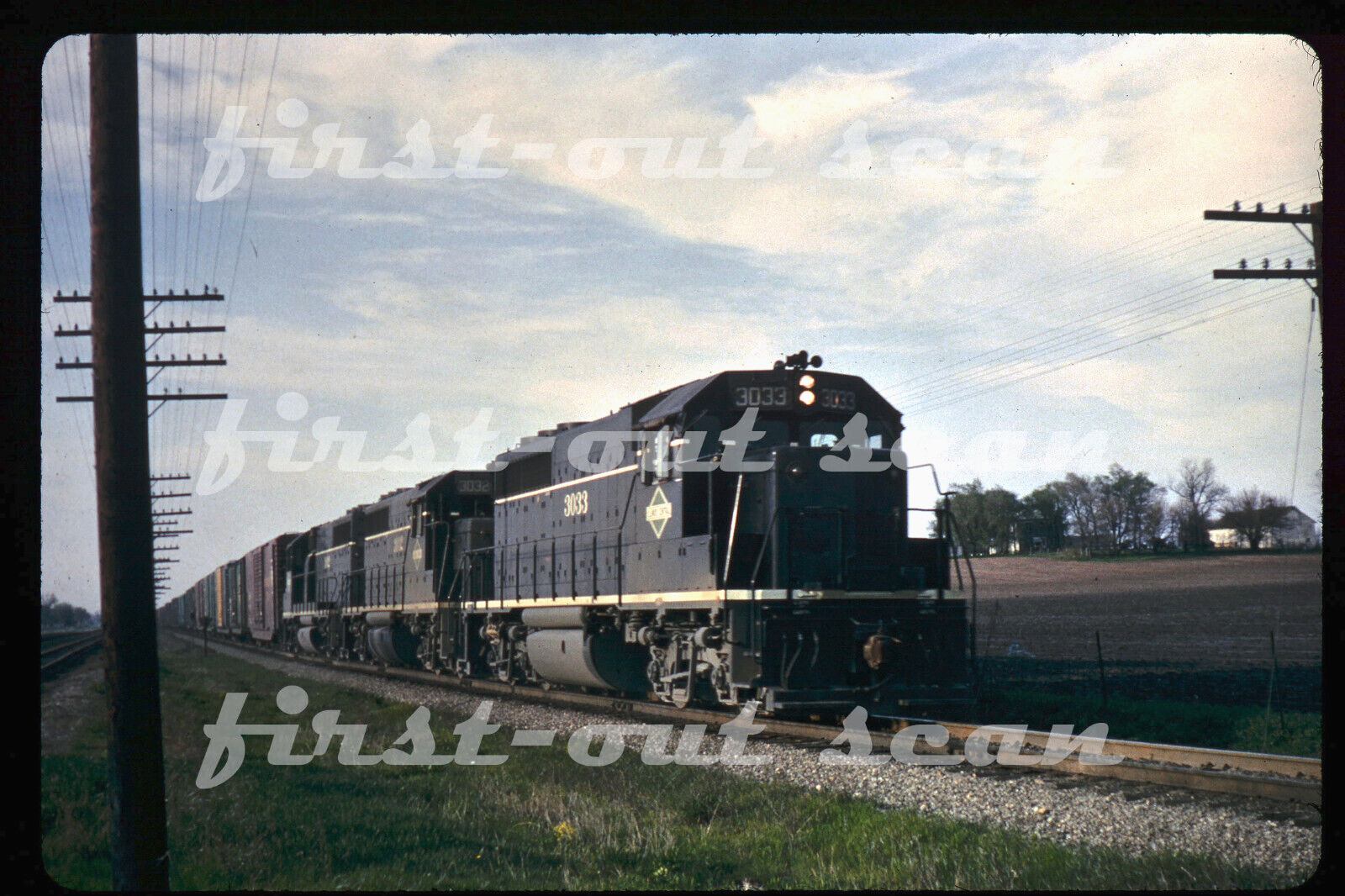 R DUPLICATE SLIDE - Illinois Central IC 3033 GP-40 Action on Freight