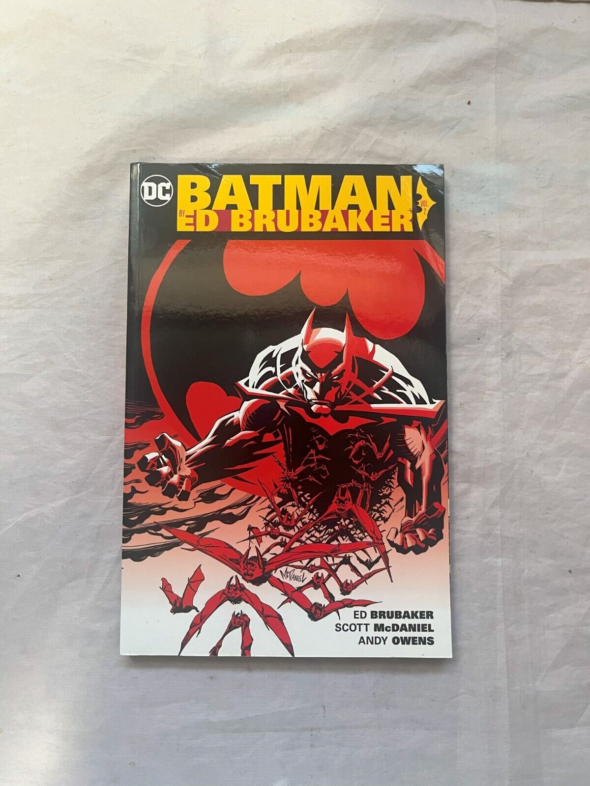 Batman by Ed Brubaker Vol 2 (DC Comics, December 2016) TPB