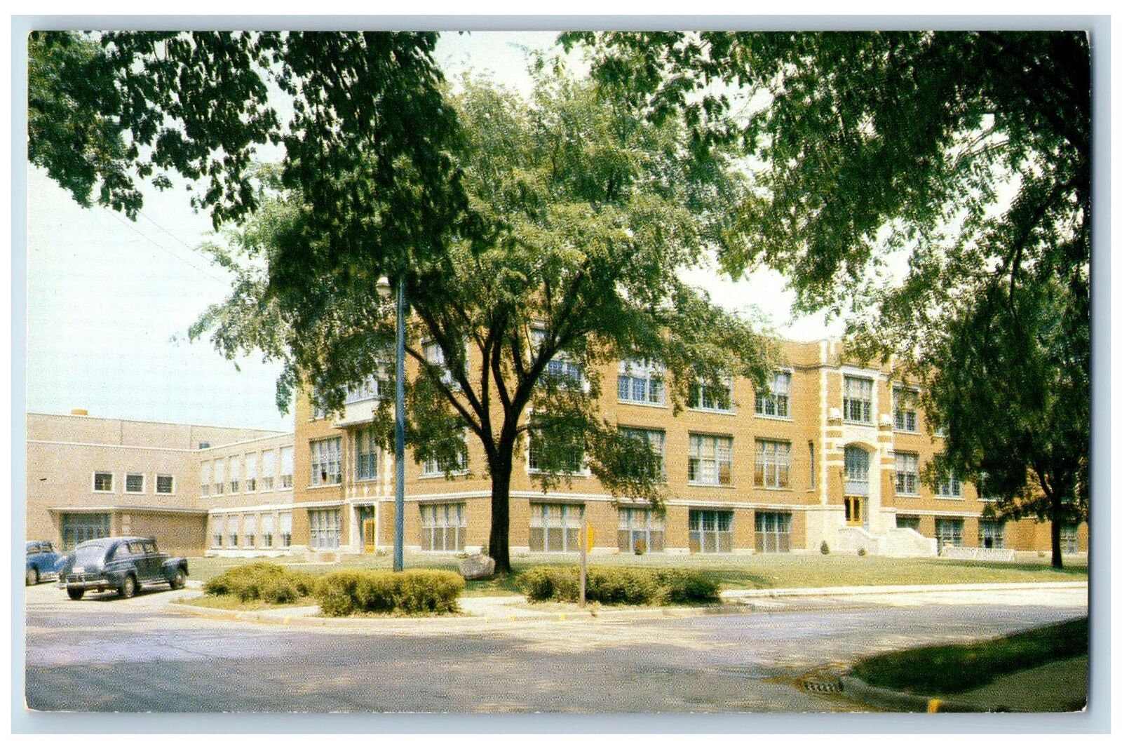 c1950's Washington Iowa High School Building Campus Side View Entrance Postcard