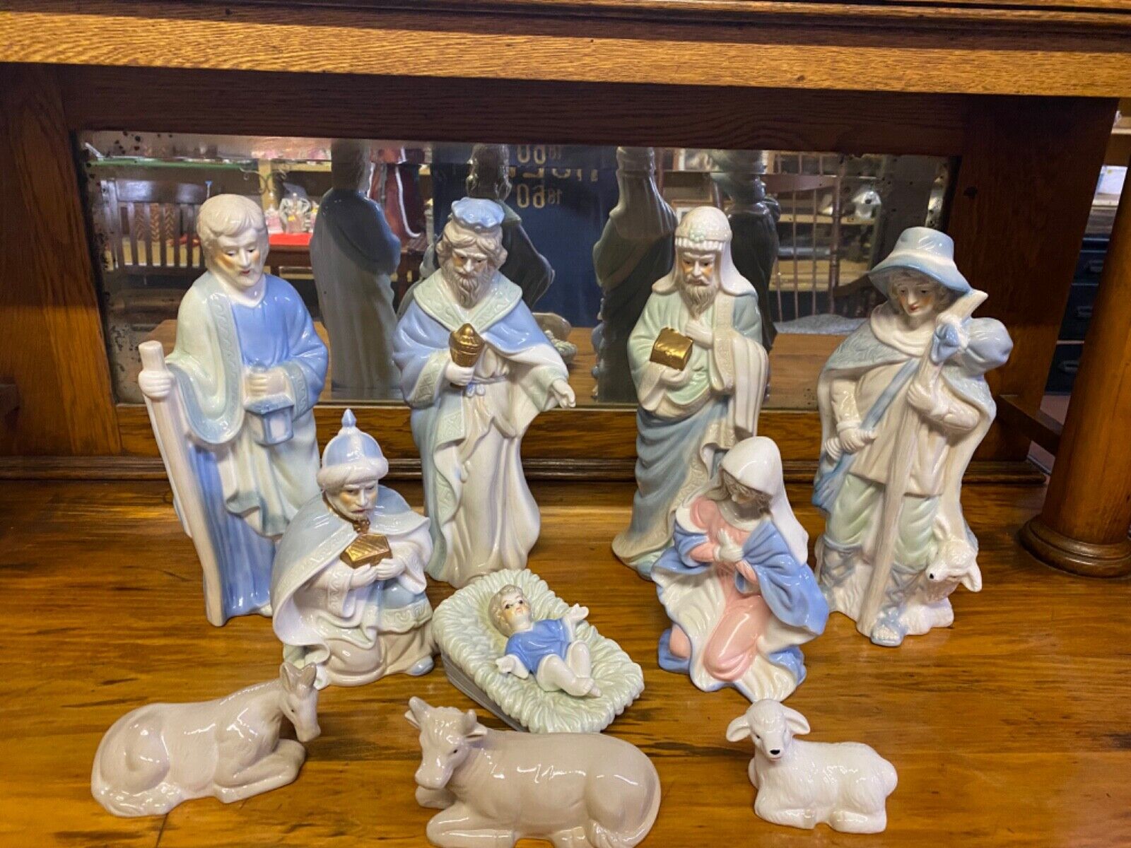 Vintage Christmas Ceramic Periwinkle Crown Accents 10 Piece Nativity Set