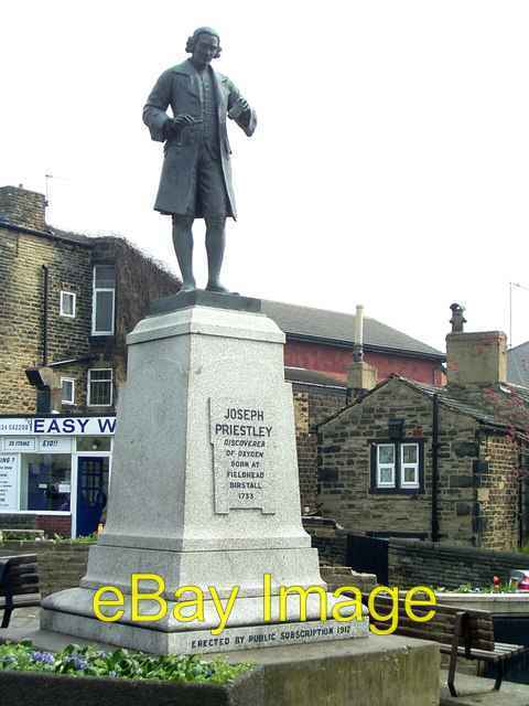 Photo 6x4 Joseph Priestley Batley Born 1733 in Birstall he discovered Oxy c2007