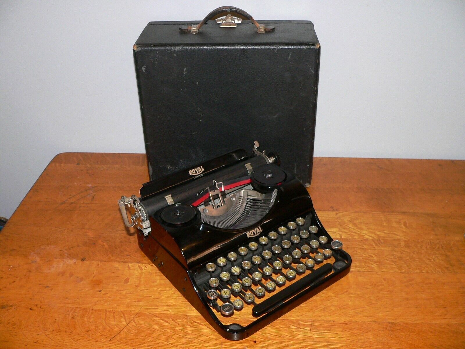 Vintage 1936 Gloss Black Royal Junior Portable Manual Typewriter w/Case