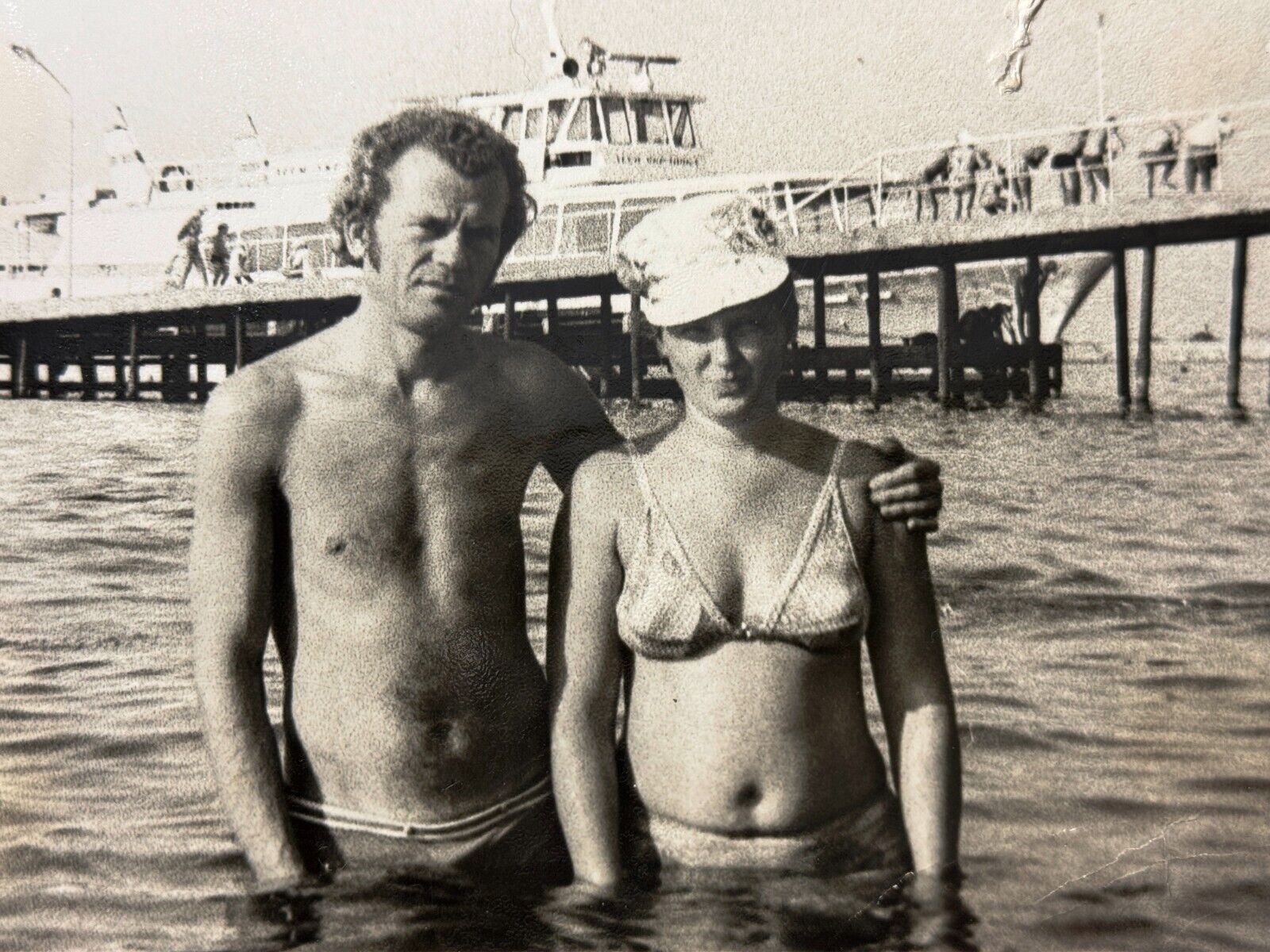 1981 Shirtless Handsome Man Bulge Trunks Woman Bikini Gay int Vintage Photo