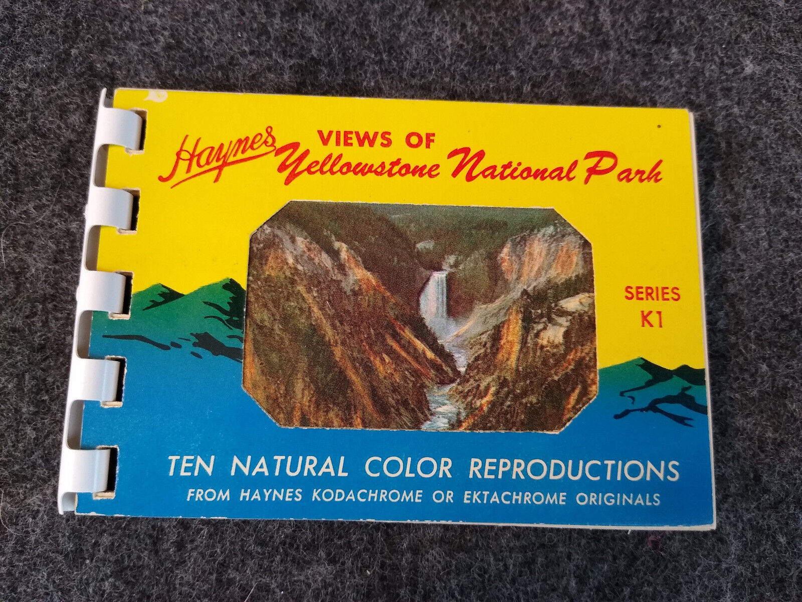 Vintage 1960s Mini Souvenir Photo Postcard Album Yellowstone National Park WY MT