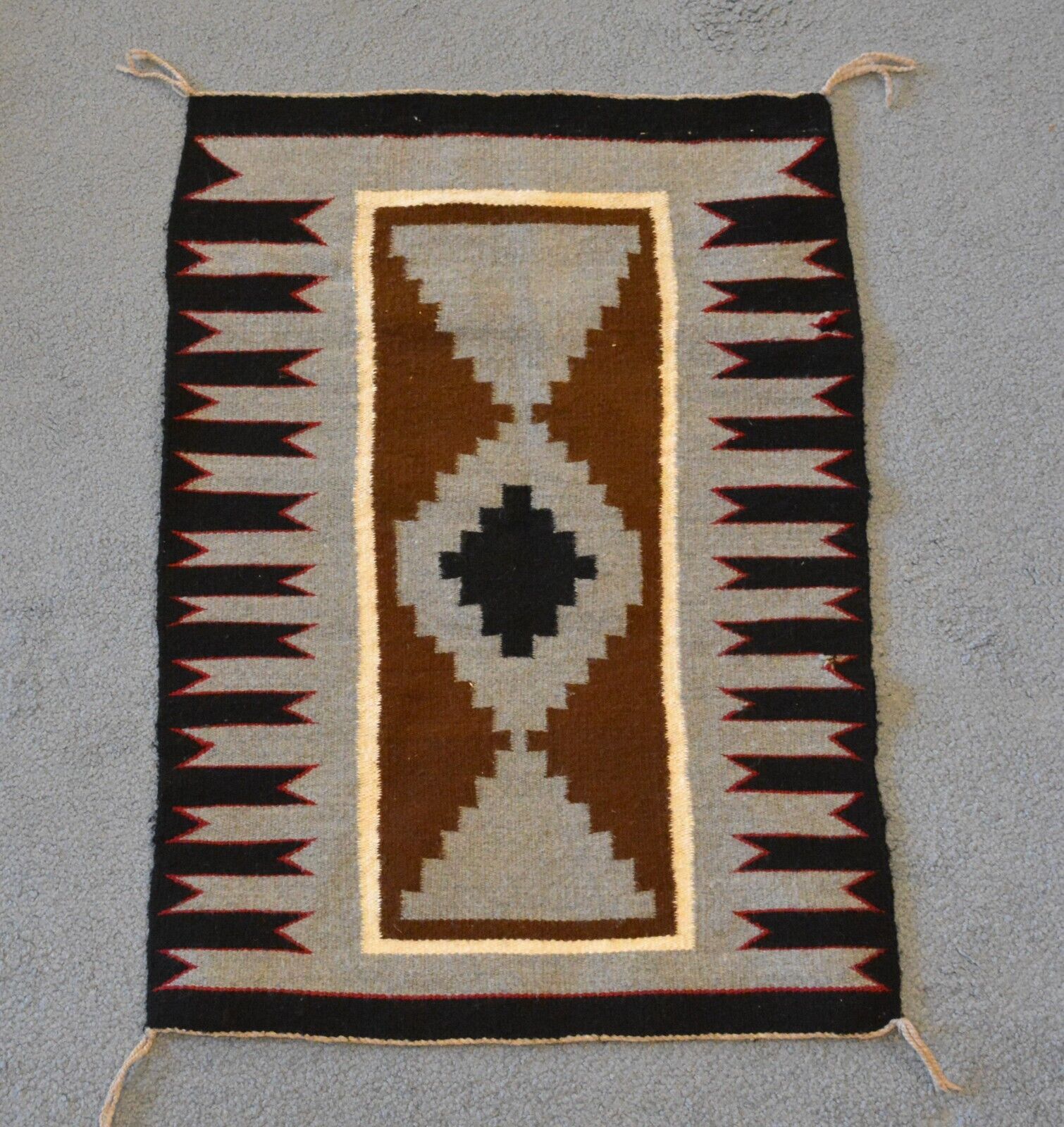 Vintage Navajo Indian Rug - Stepped Diamond Design with Wide Border - 32.5\