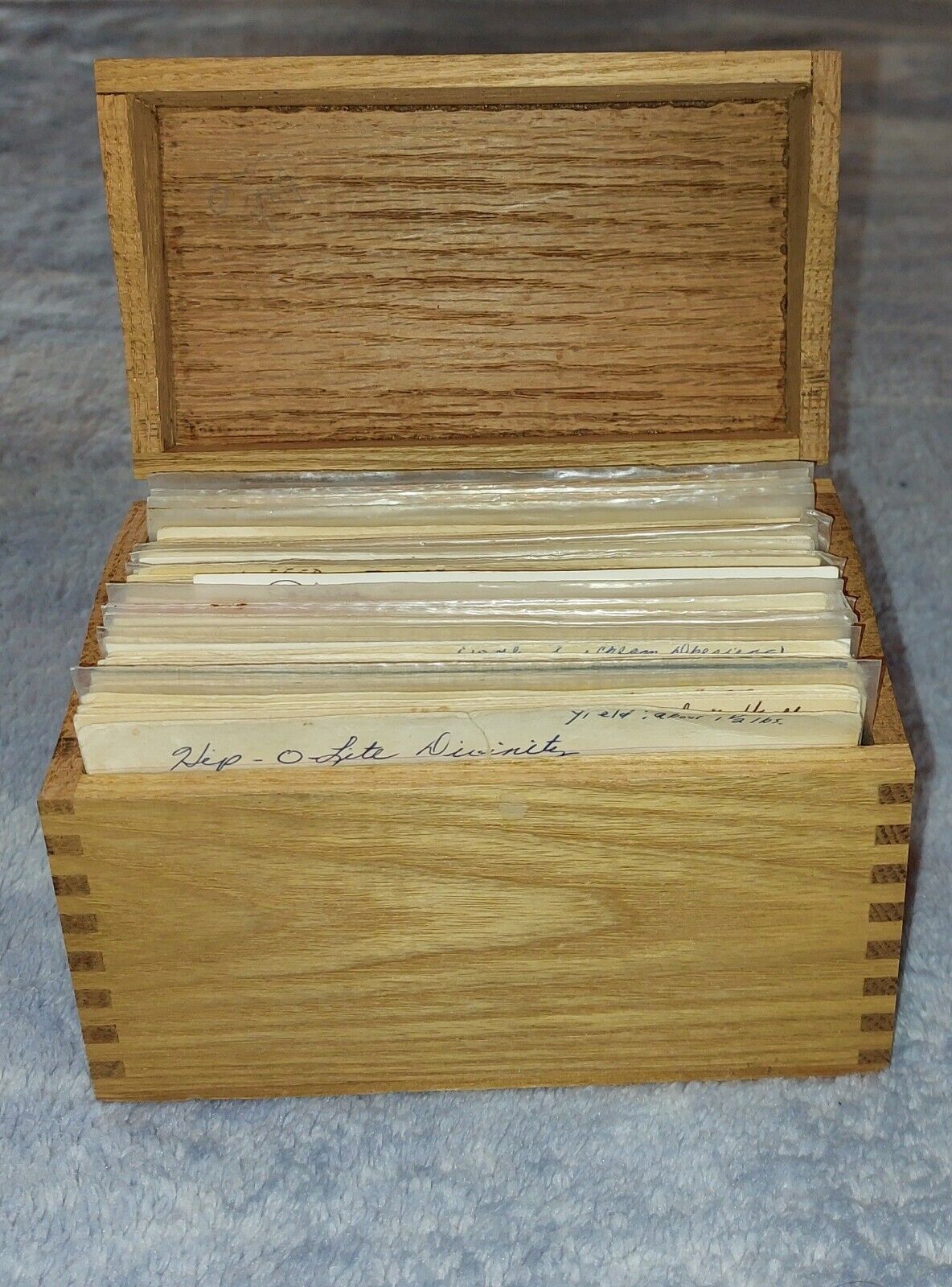 Vintage Handwritten Recipes in Dovetailed Oak Box Standard 3.5x5 Cards Estate