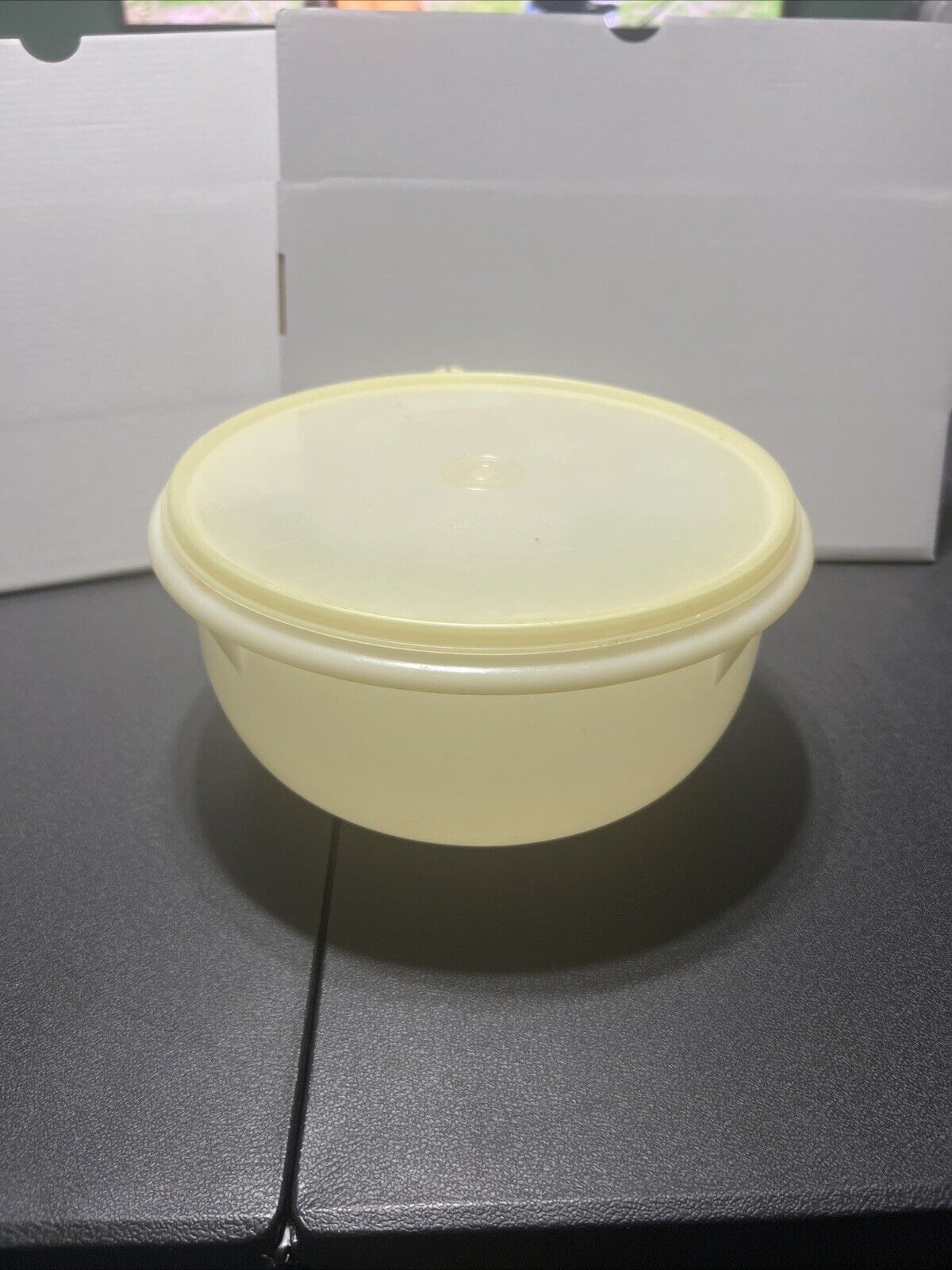 Tupperware Bowl 272-13 With Tupper Seal Lid  Vintage