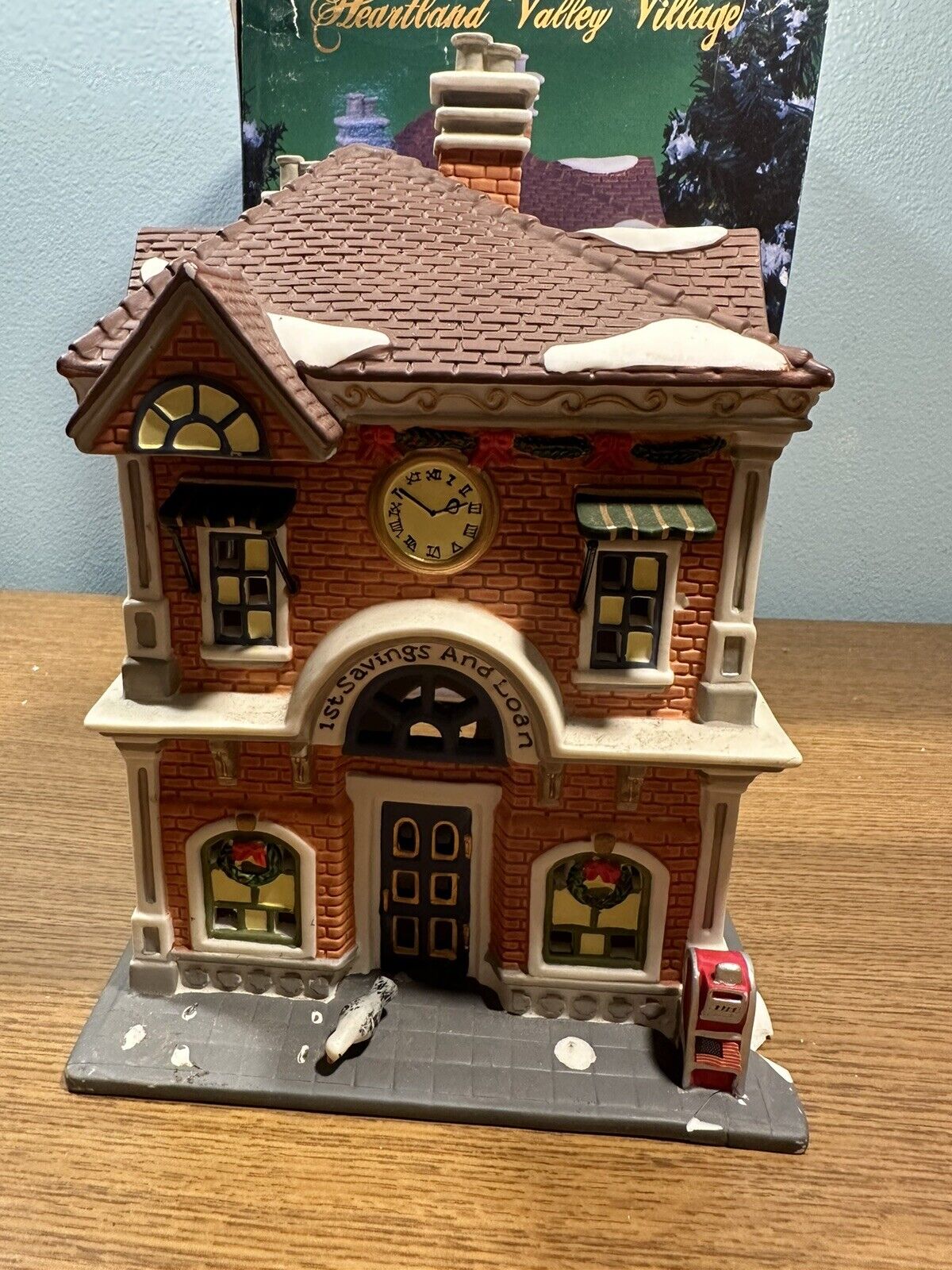 Hartland Valley Village Deluxe Porcelain Lighted House 1st Savings and Loan-Read