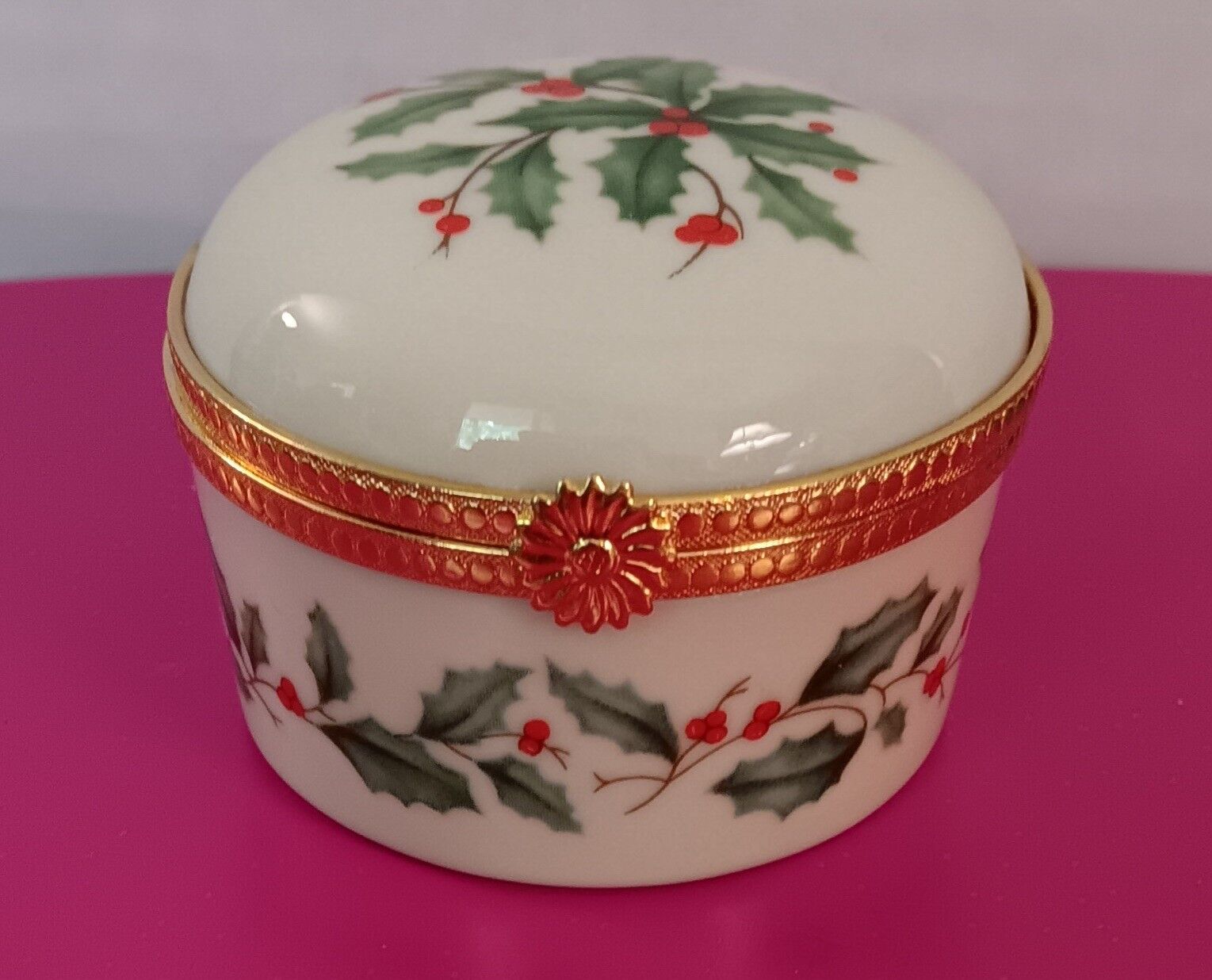 LENOX Porcelain Ceramic Holly Leaves Berries Trinket Box Gold Trim VINTAGE