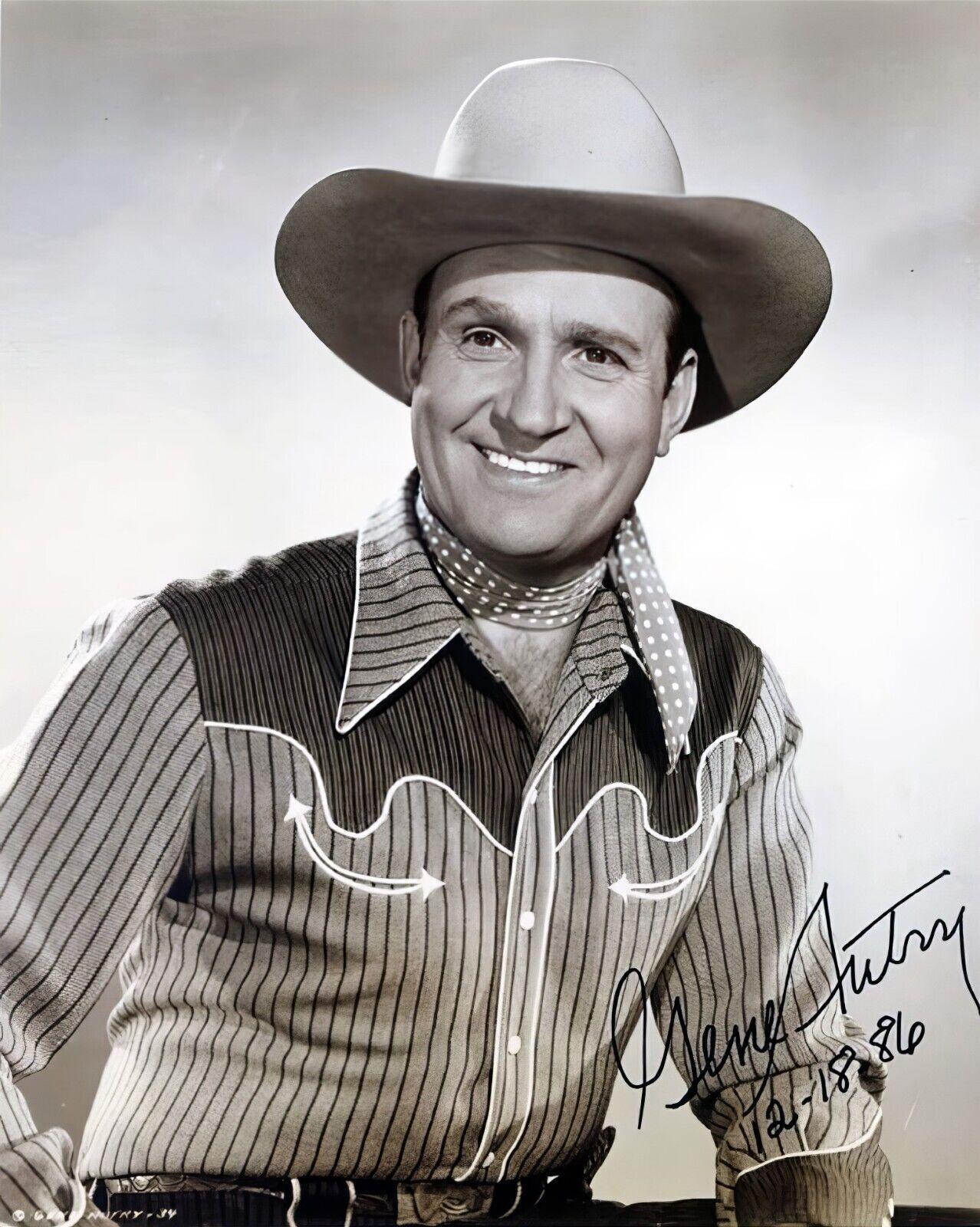GENE AUTRY LEGENDARY AMERICAN COUNTRY SINGER AUTOGRAPHED 8X10 PHOTO REPRINT
