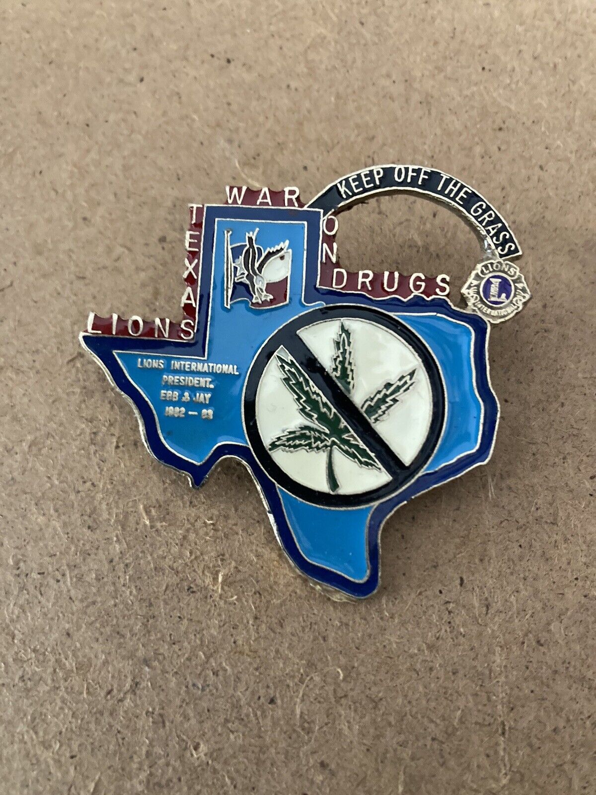 Vintage Rare Lions Club Texas War On Drugs Keep Off The Grass Texas  Pinback