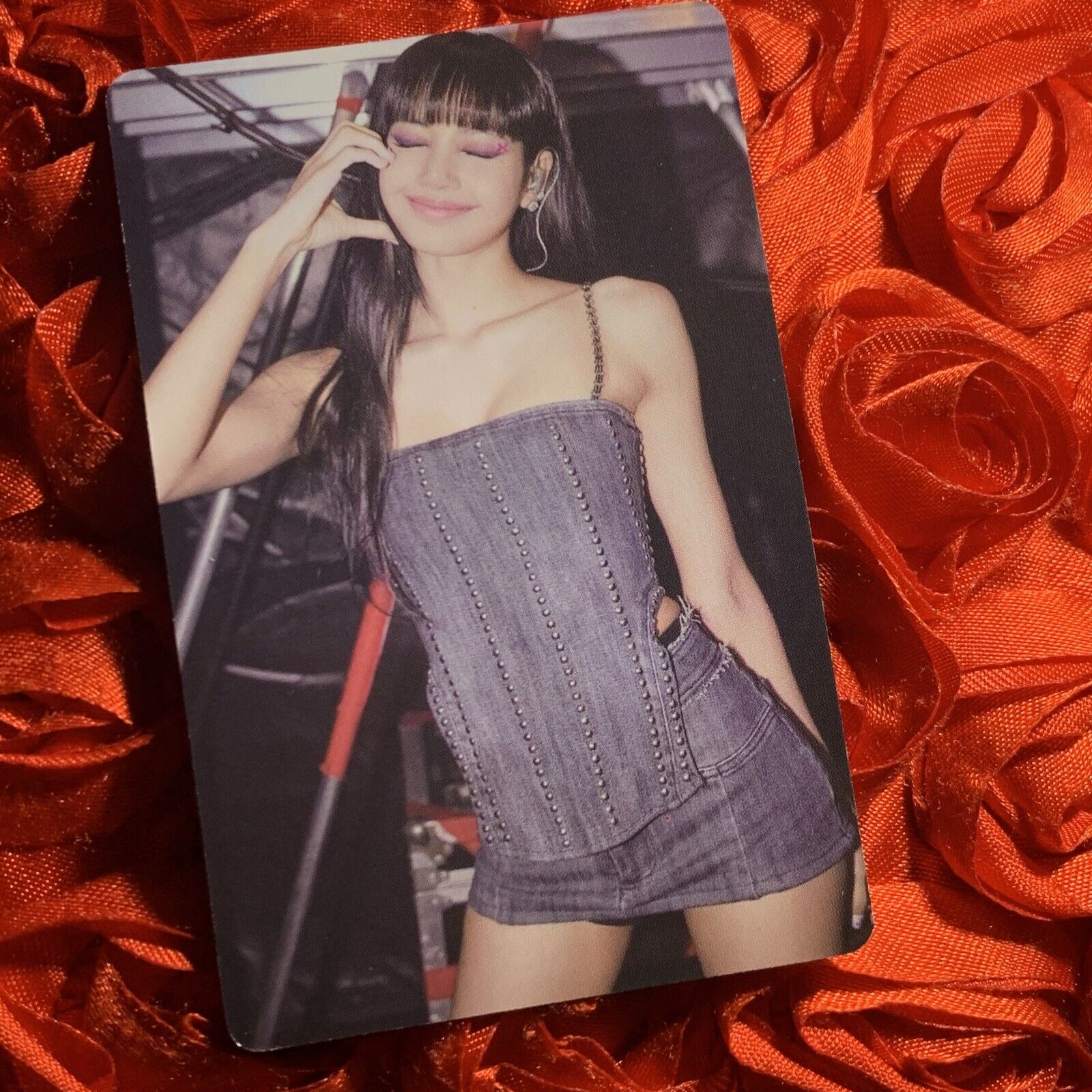 LISA BLACKPINK VOGUE RED Edition Celeb K-pop Girl Photo Card LALISA Heart Blink