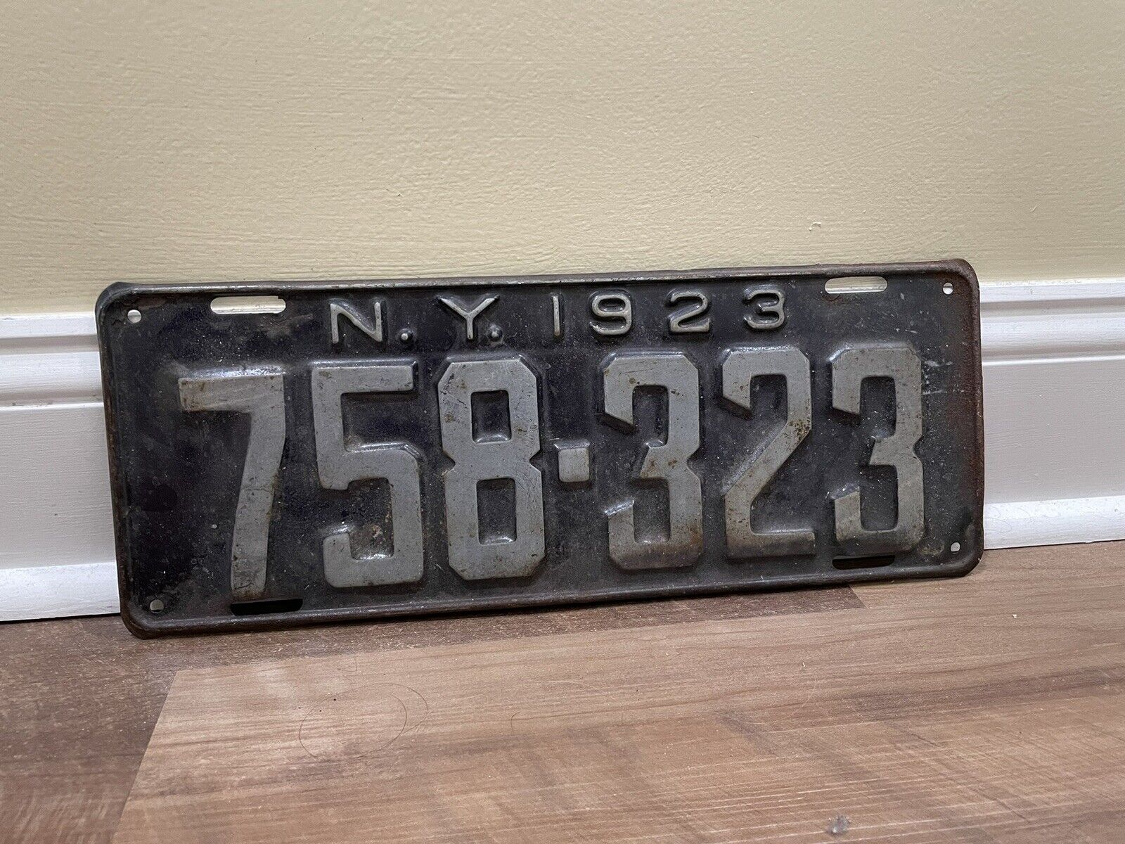 Antique New York license plate 1923  758-323