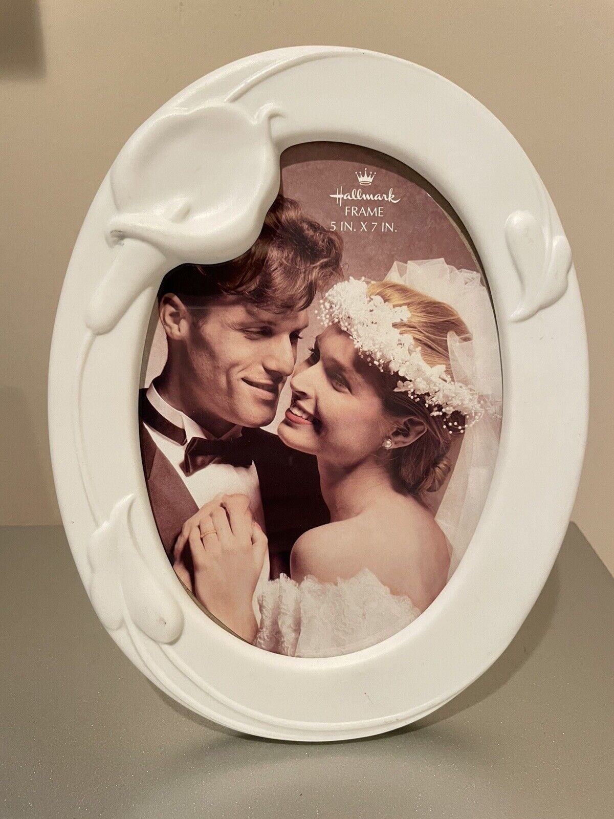 Vintage White Ceramic Hallmark Frame 5x7 Floral Wedding B9
