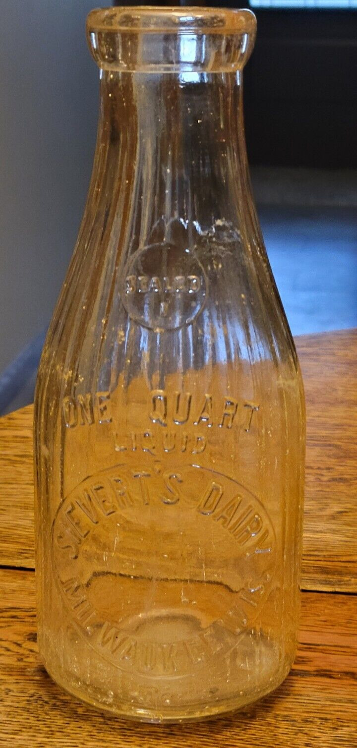 Rare Vintage Sievert\'s Dairy Milk Bottle Milwaukee WI Quart Ribbed