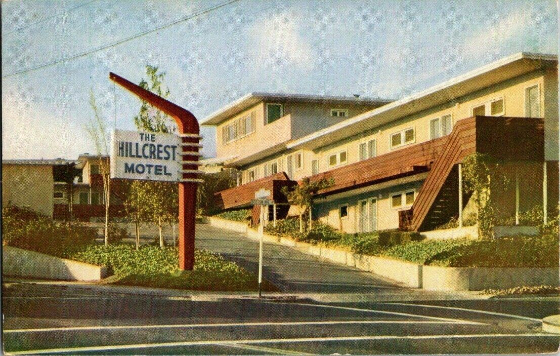 1960\'S, THE HILLCREST MOTEL. OAKLAND, CA. POSTCARD TM7