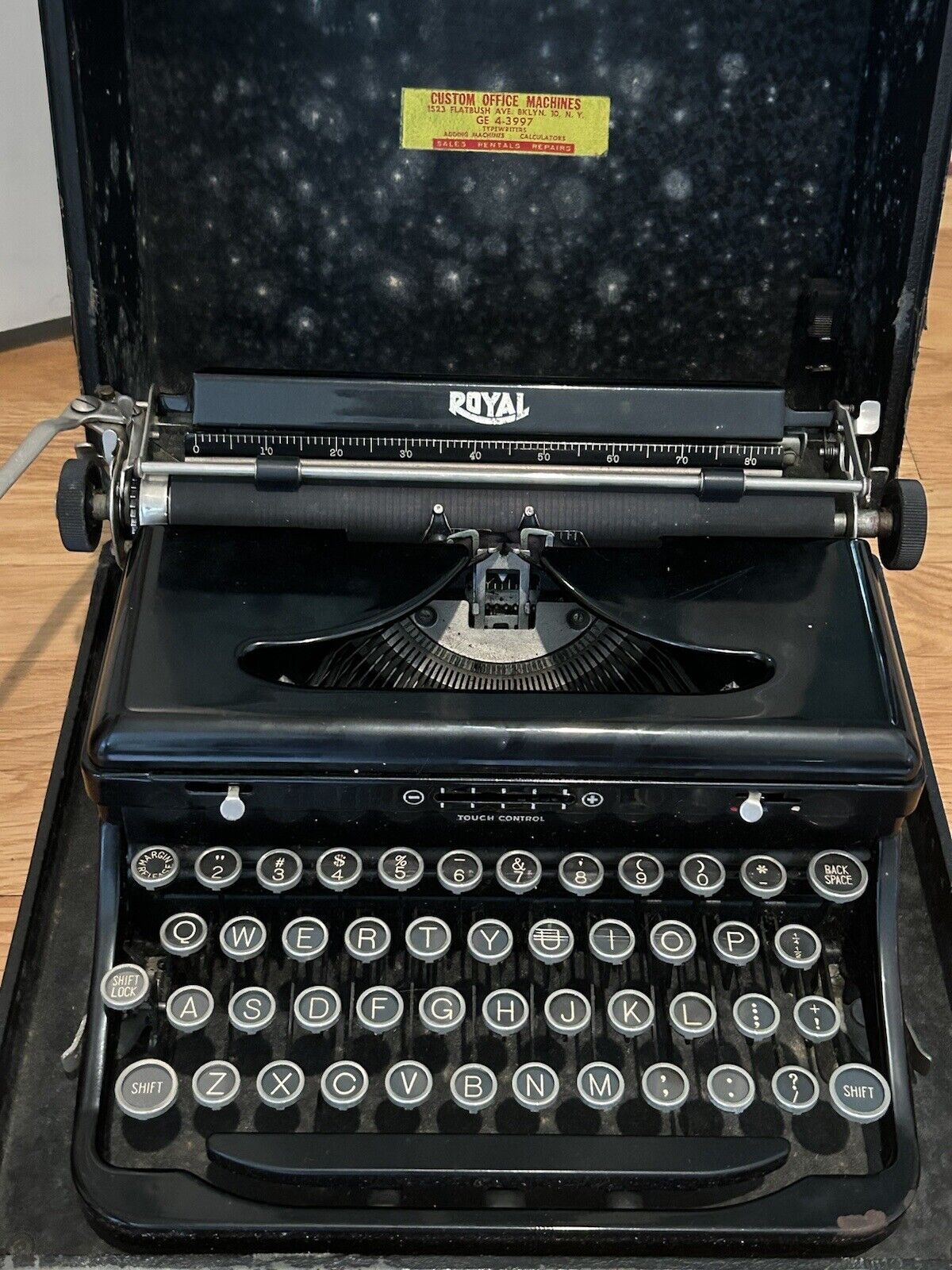 Vintage 1930\'s ROYAL Portable Touch Control Typewriter with Case WORKS