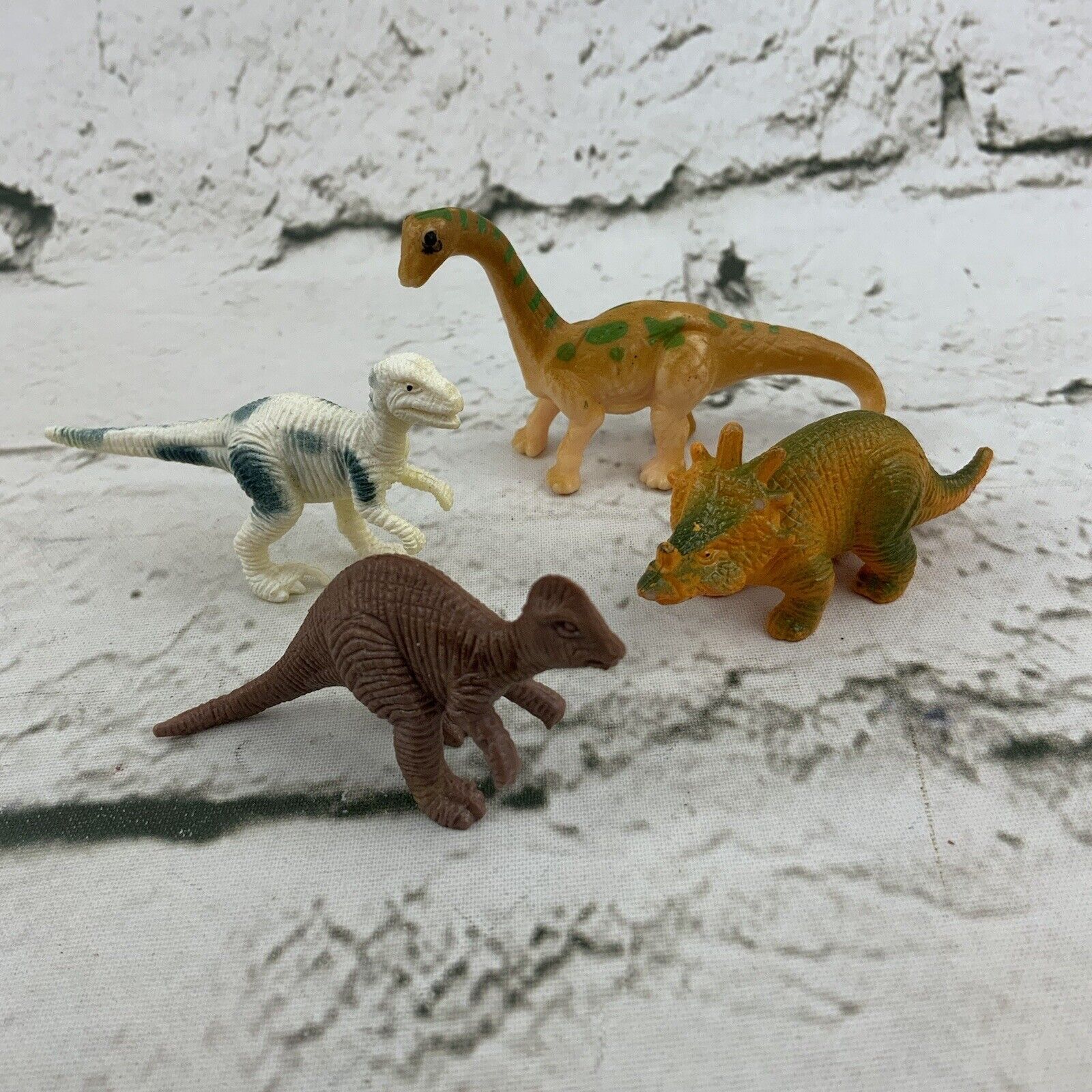 Mini Plastic Dinosaurs Vintage Lot Of 4 Brachiosaurus Triceratops Velociraptor