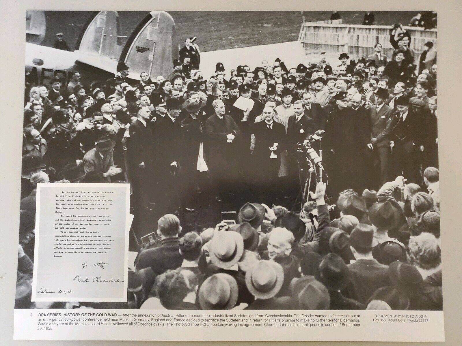 11X14 PHOTO THE COLD WAR CHAMBERLAIN WAVING THE MUNICH AGREEMENT SEPT. 30, 1938
