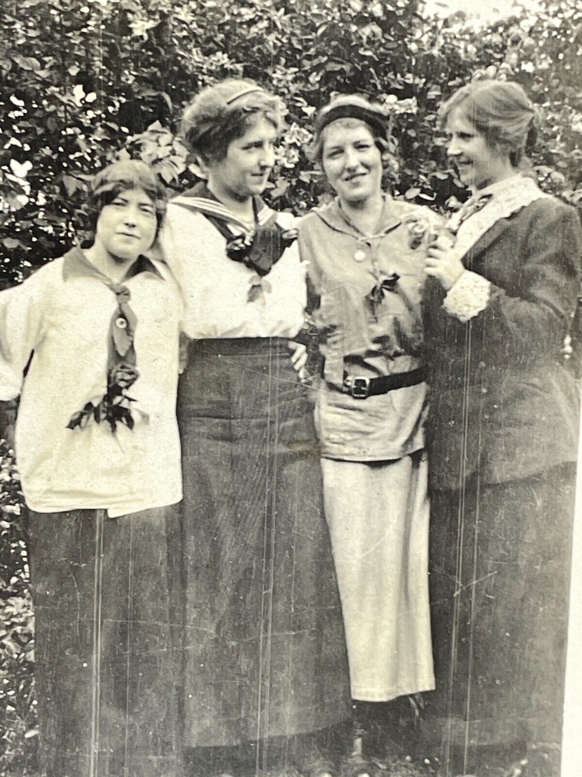 W1 Photograph Group Four Pretty Women Lovely Ladies 1910-20's Embrace 