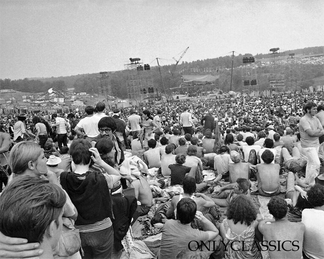 1969 WOODSTOCK MUSICAL FESTIVAL 8X10 PHOTO HIPPIE FOLK ART MASSIVE CROWDS STAGE