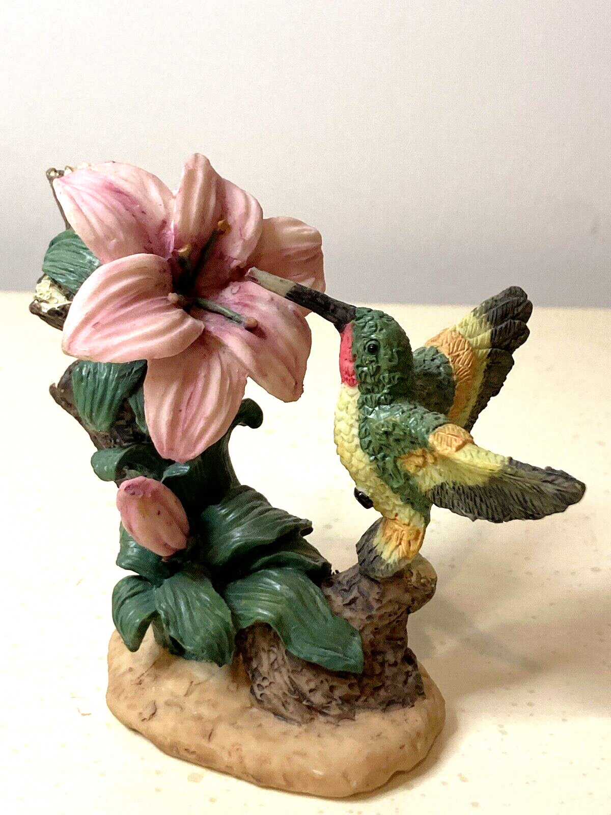 Vintage 1990\'s Hummingbird Figurine Pink Lily Flower Blossom Ceramic 3.5\