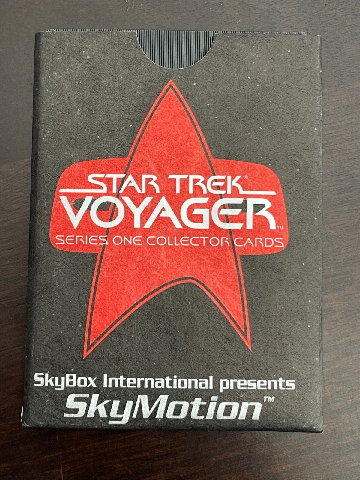 1995 SKYBOX STAR TREK VOYAGER SERIES ONE 1 SKYMOTION CARD W/SLEEVE