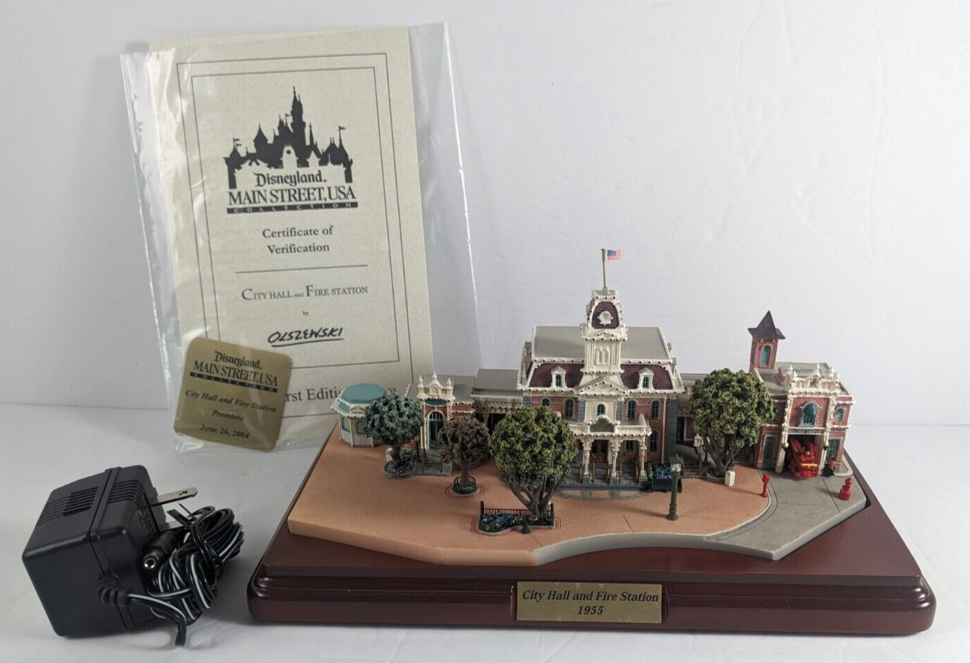 OLSZEWSKI Main Street USA Disneyland City Hall & Fire Station 1st Edition MINT