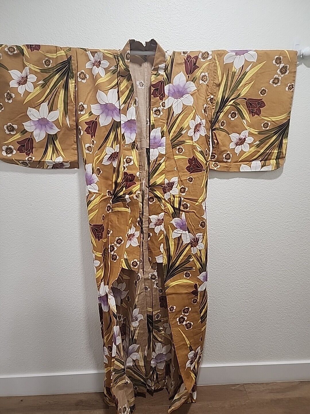 Vintage Japanese kimono Tan Purple White Gold Beautiful Silk Kimono robe