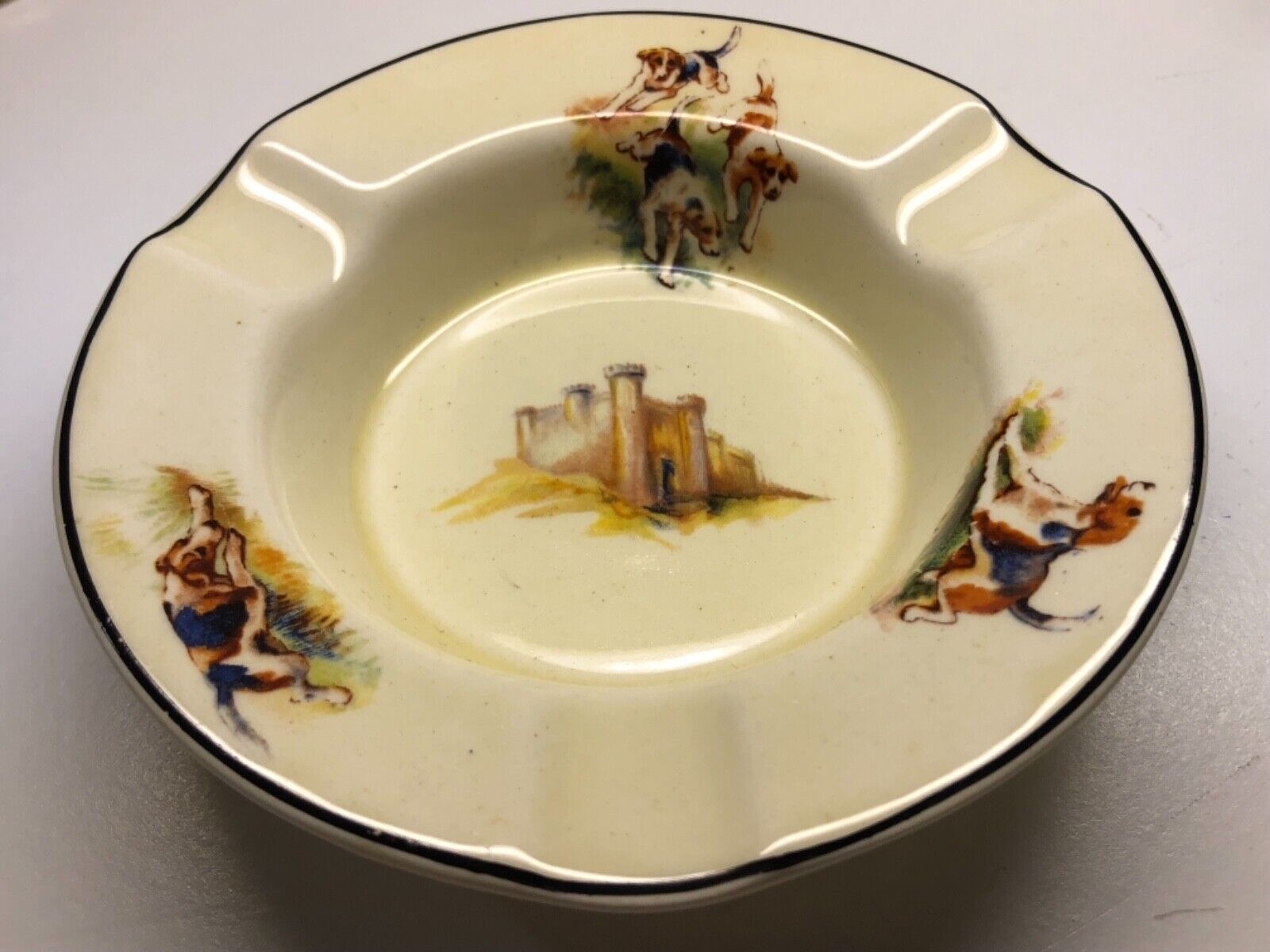 VINTAGE - ASHTRAY - ENOCH WEDGWOOD - hunting dogs - castle - 5 1/4\
