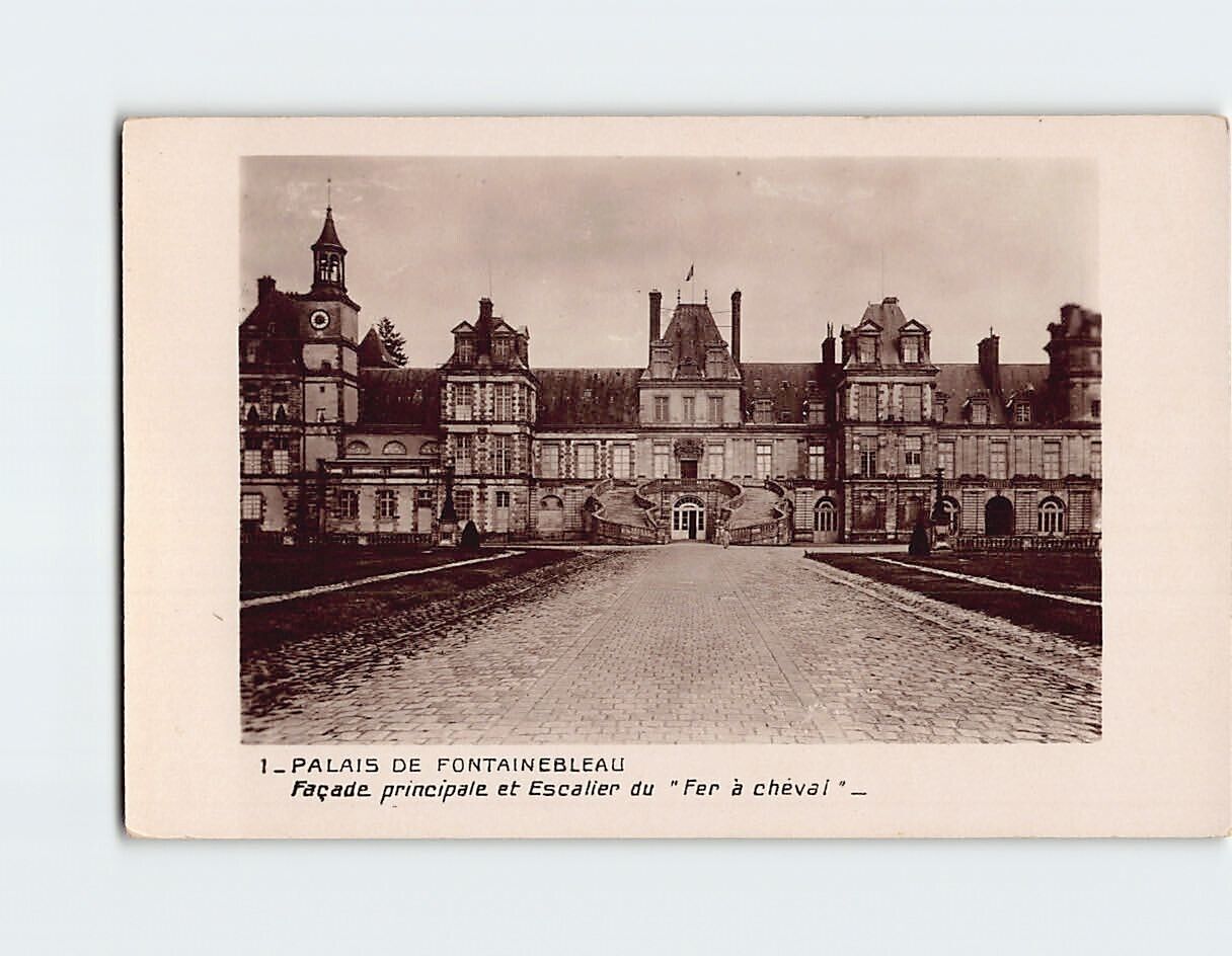 Postcard Façade principale et Escalier Palais De Fontainebleeau France