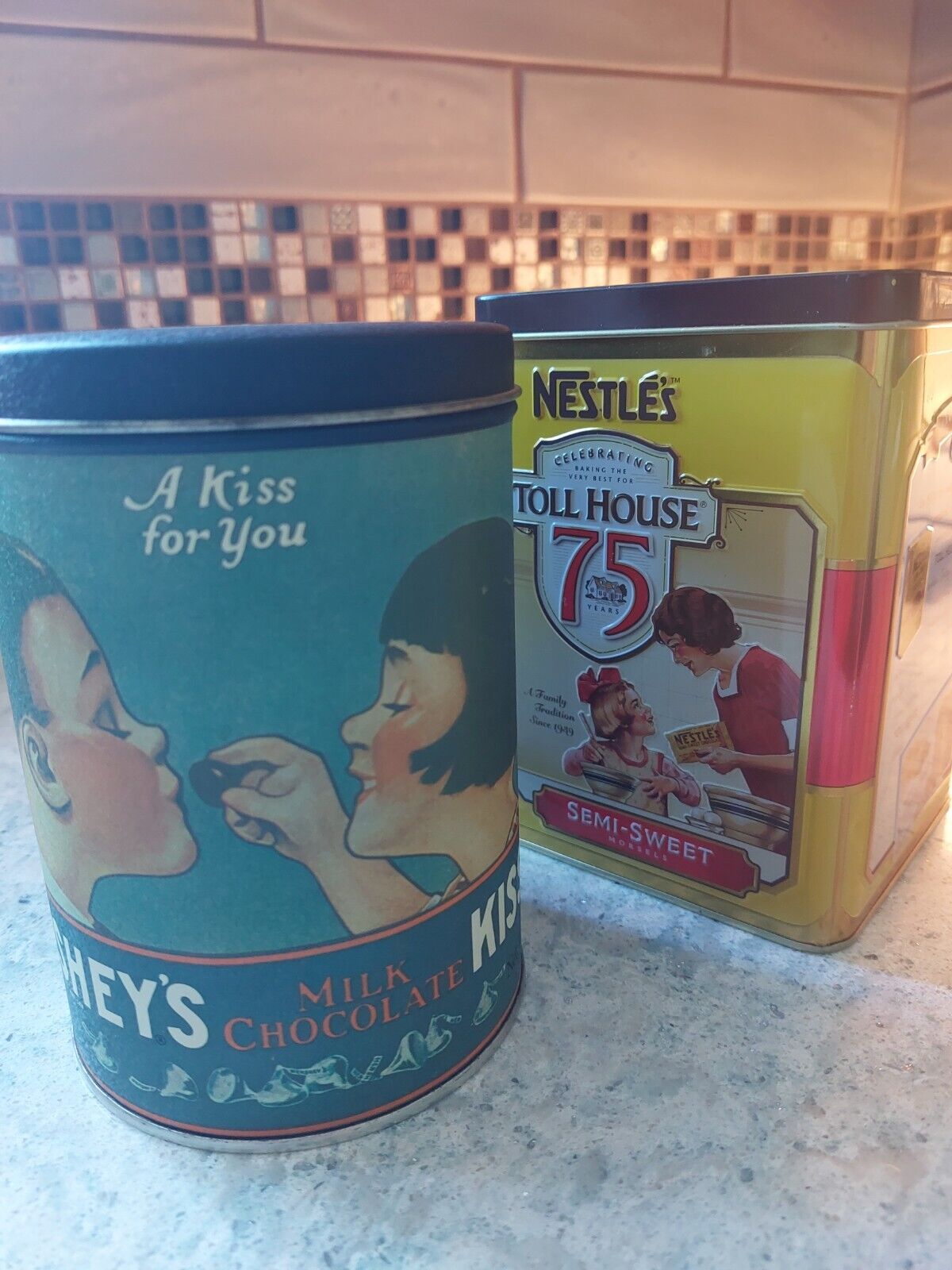  COLLECTORS TIN Kiss For You Vintage 1980 Hershey\'s  Milk Chocolate Kisses Can