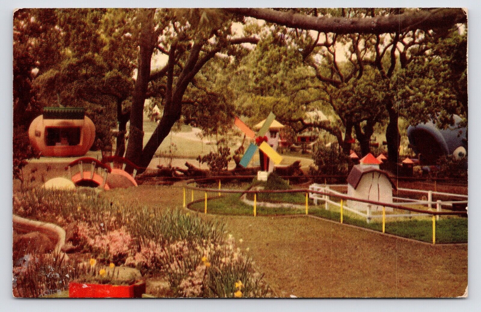 1950s~Childrens Fairyland~Theme Park~Little Red Hen~Oakland CA~Vintage Postcard