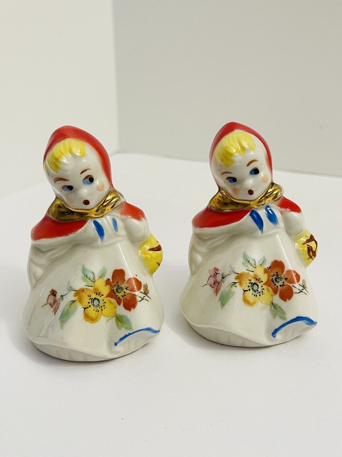 DARLING VINTAGE LITTLE RED RIDING HOOD LARGE SALT & PEPPER SHAKERS HULL POTTERY