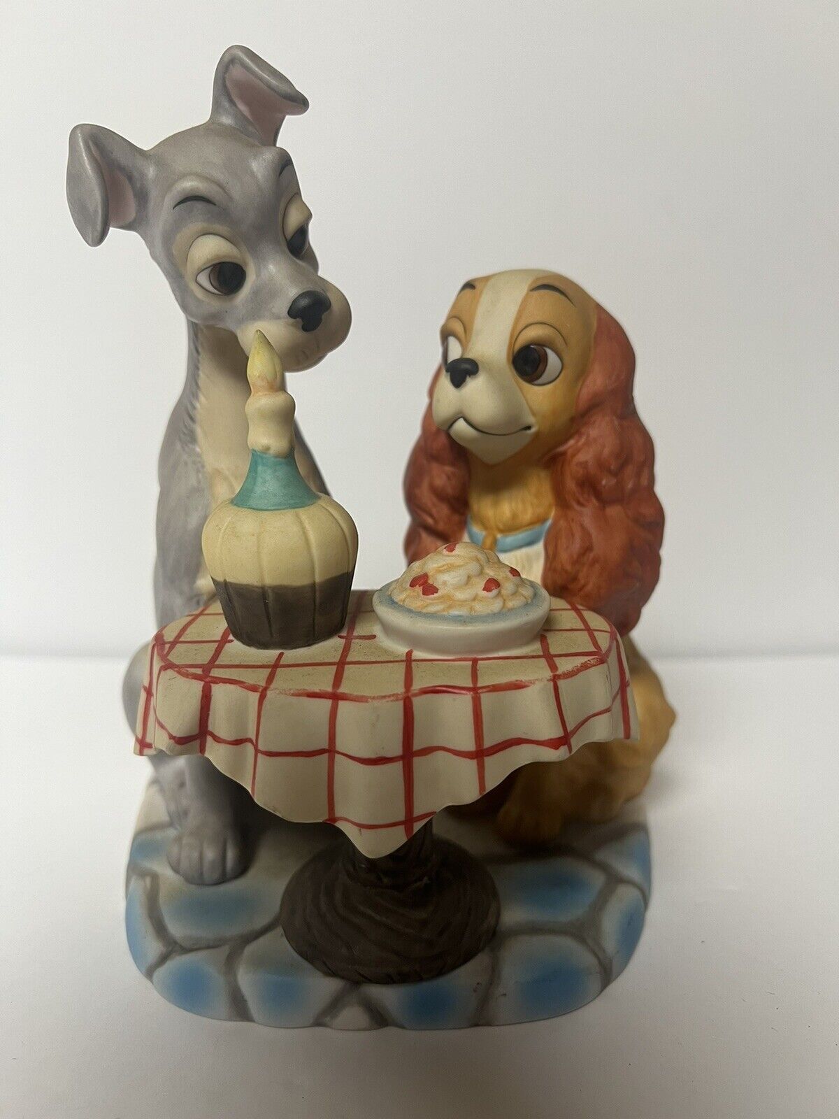 Disney - Lady And The Tramp Figurine - Sweet Romantic Dinner Scene.